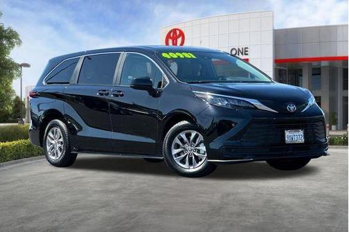 Midnight Black Metallic 2025 Toyota Sienna LE