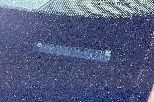 Midnight Black Metallic 2025 Toyota Sienna LE