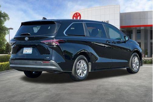 Midnight Black Metallic 2025 Toyota Sienna LE