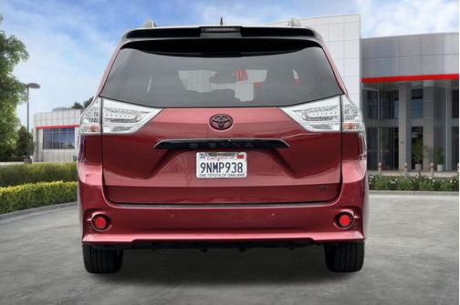 Salsa Red Pearl 2020 Toyota Sienna SE Premium