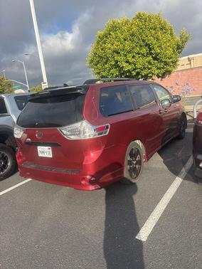 Salsa Red Pearl 2020 Toyota Sienna SE Premium