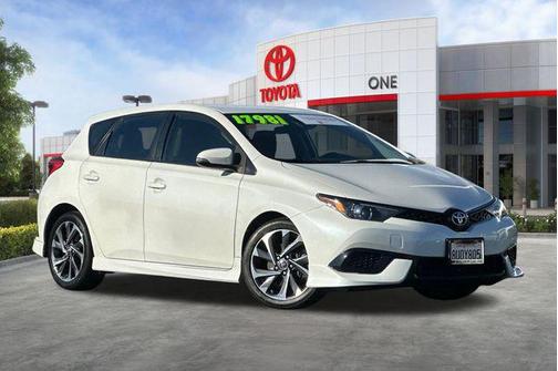 Blizzard Pearl 2018 Toyota Corolla iM Base