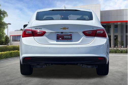 Summit White 2024 Chevrolet Malibu FWD 1LT