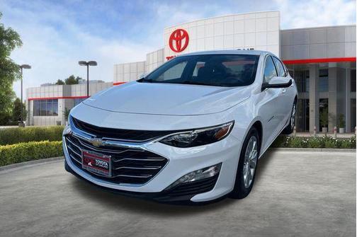 Summit White 2024 Chevrolet Malibu FWD 1LT