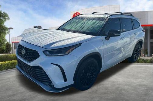 Beige 2024 Toyota Highlander XSE