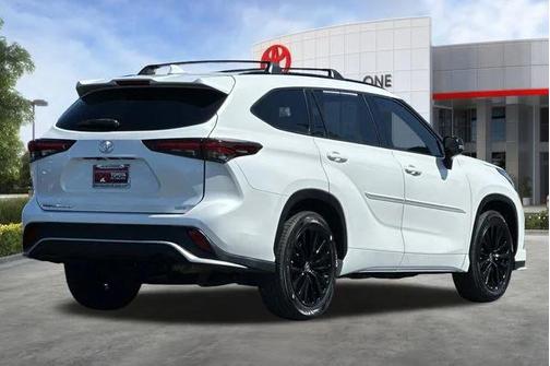 Beige 2024 Toyota Highlander XSE