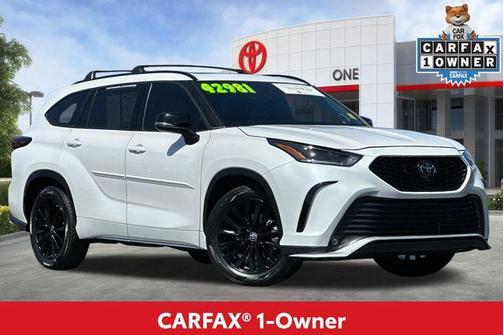 Beige 2024 Toyota Highlander XSE
