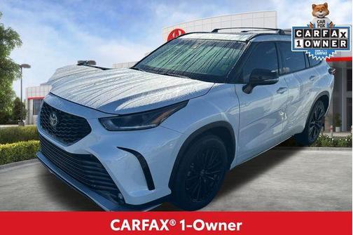 Beige 2024 Toyota Highlander XSE