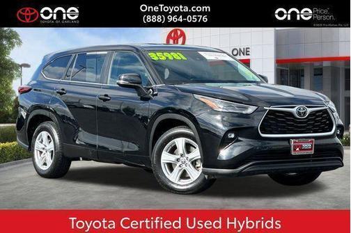 Midnight Black Metallic 2024 Toyota Highlander LE