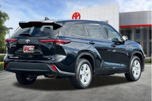 Midnight Black Metallic 2024 Toyota Highlander LE