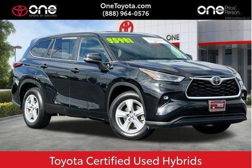 Midnight Black Metallic 2024 Toyota Highlander LE