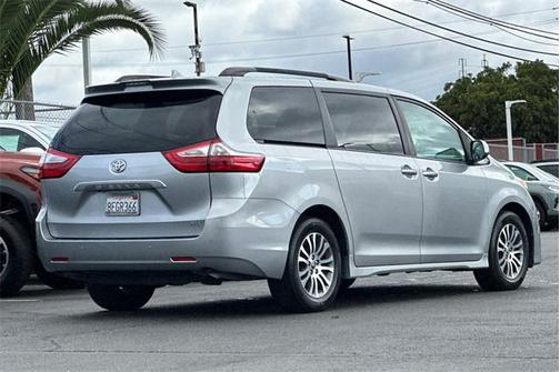 2018 Toyota Sienna XLE