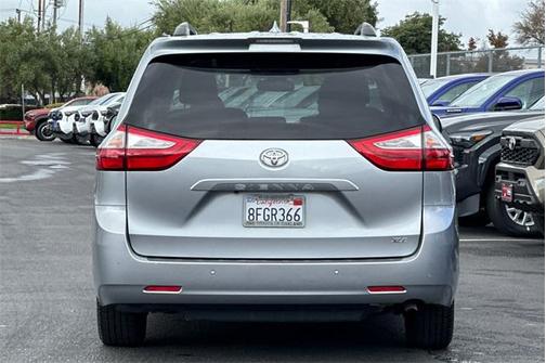 2018 Toyota Sienna XLE
