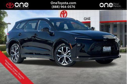 Black 2025 Toyota Crown Signia XLE