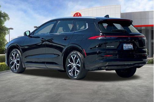 Black 2025 Toyota Crown Signia XLE