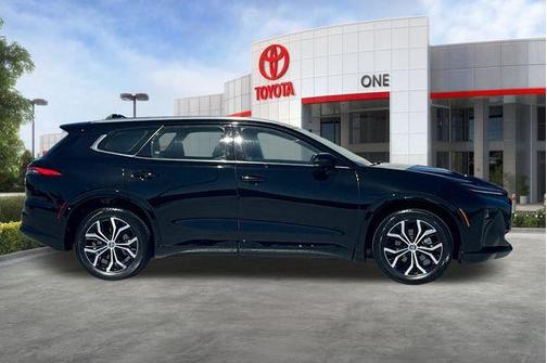 Black 2025 Toyota Crown Signia XLE