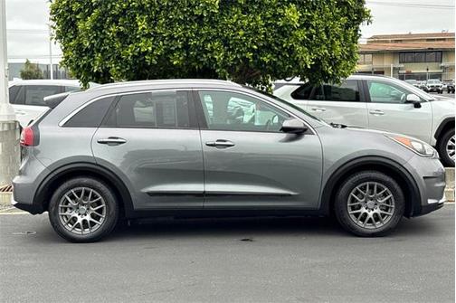 2017 Kia Niro LX
