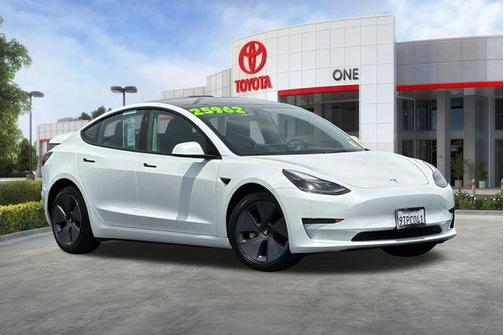 Pearl White Multi-Coat 2023 Tesla Model 3 Standard Range