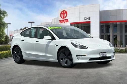 Pearl White Multi-Coat 2023 Tesla Model 3 Standard Range