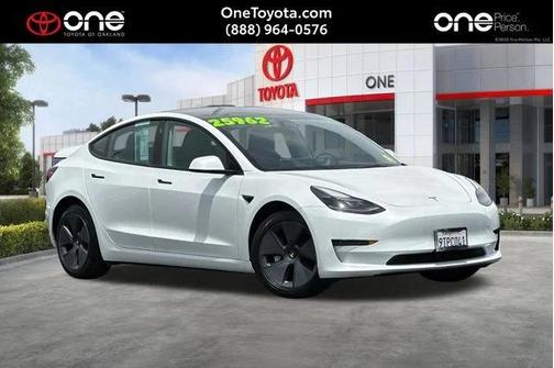 Pearl White Multi-Coat 2023 Tesla Model 3 Standard Range