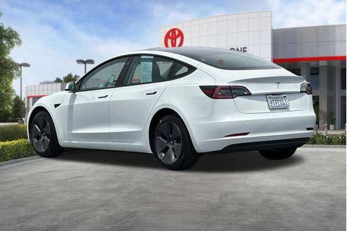Pearl White Multi-Coat 2023 Tesla Model 3 Standard Range
