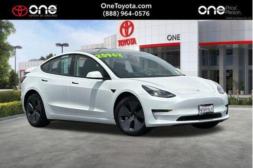 Pearl White Multi-Coat 2023 Tesla Model 3 Standard Range