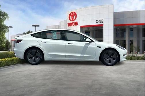 Pearl White Multi-Coat 2023 Tesla Model 3 Standard Range
