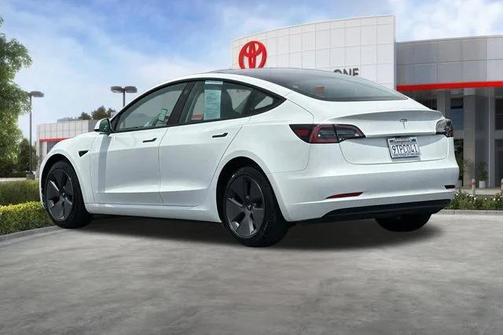 Pearl White Multi-Coat 2023 Tesla Model 3 Standard Range