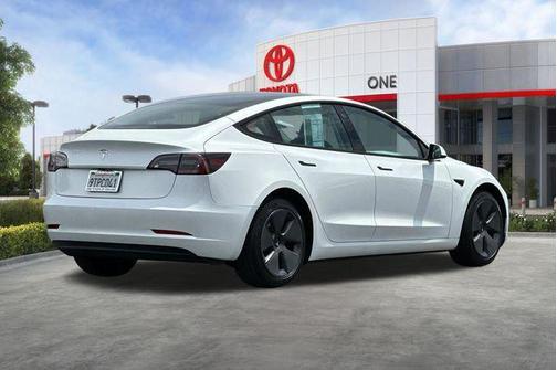 Pearl White Multi-Coat 2023 Tesla Model 3 Standard Range