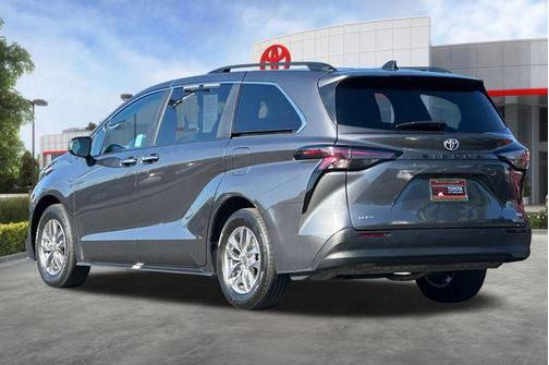 2025 Toyota Sienna XLE