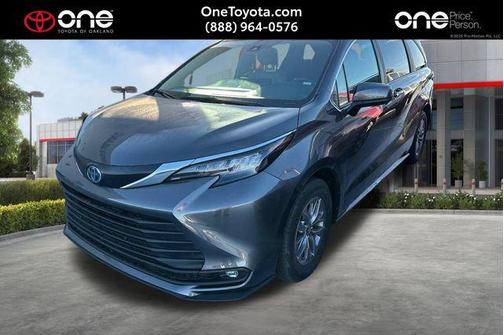 2025 Toyota Sienna XLE