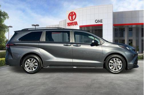 2025 Toyota Sienna XLE