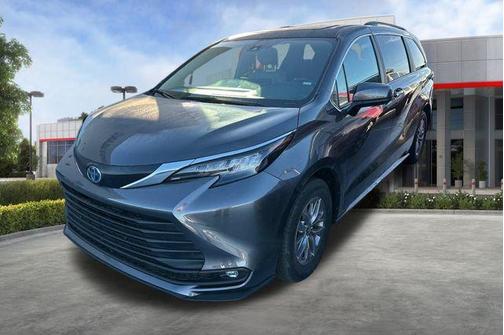 2025 Toyota Sienna XLE