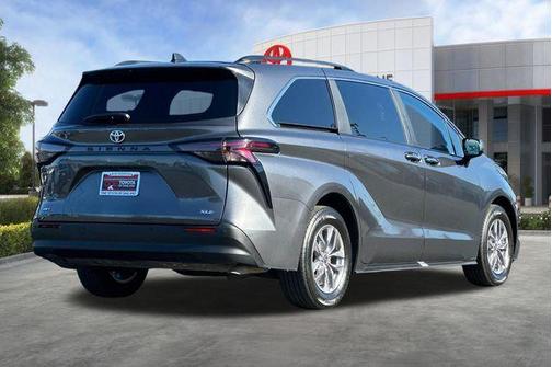 2025 Toyota Sienna XLE
