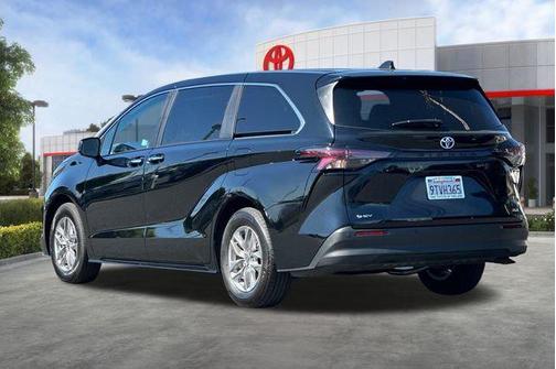 2025 Toyota Sienna XLE