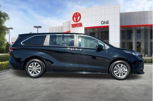 2025 Toyota Sienna XLE