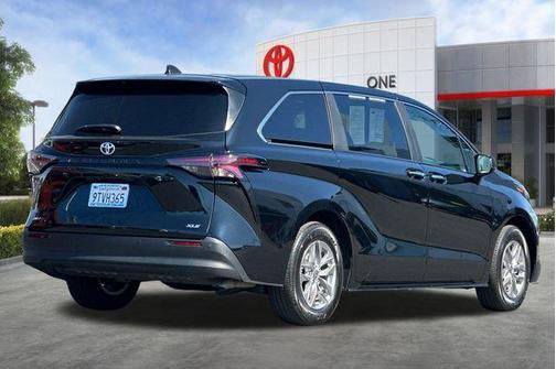 2025 Toyota Sienna XLE