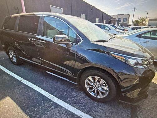 2025 Toyota Sienna XLE