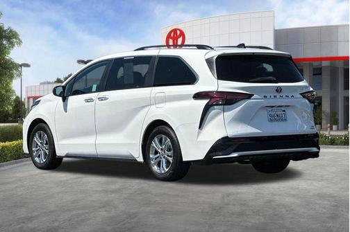 Ice Cap 2023 Toyota Sienna XSE 7 Passenger