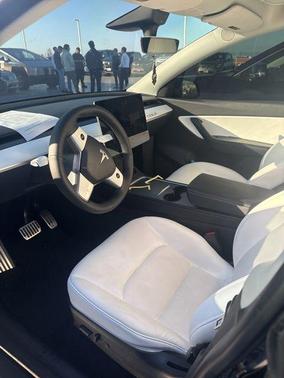 2022 Tesla Model Y Long Range Dual Motor All-Wheel Drive