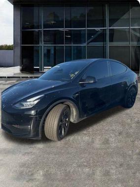 2022 Tesla Model Y Long Range Dual Motor All-Wheel Drive
