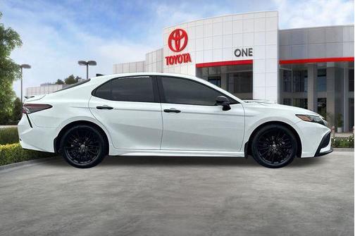 Super White 2021 Toyota Camry SE