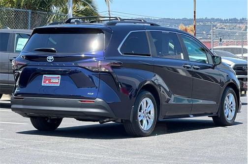 2025 Toyota Sienna XLE 7 Passenger