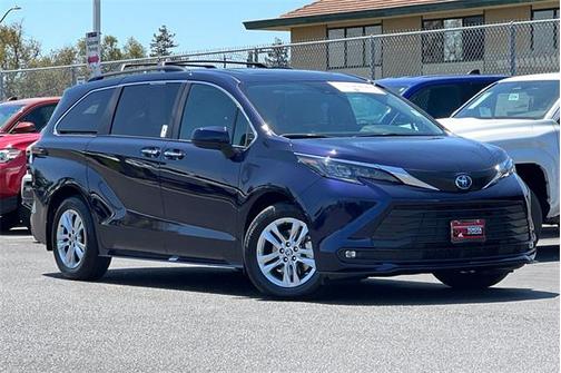 2025 Toyota Sienna XLE 7 Passenger