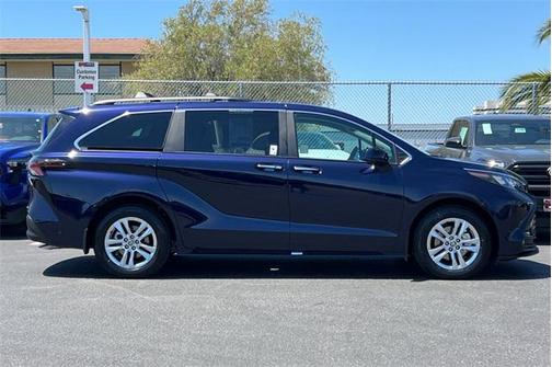 2025 Toyota Sienna XLE 7 Passenger