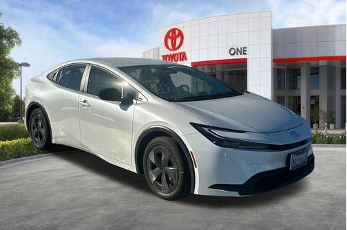 2025 Toyota Prius LE