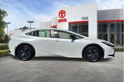 2025 Toyota Prius LE