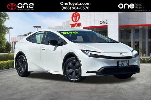 2025 Toyota Prius LE