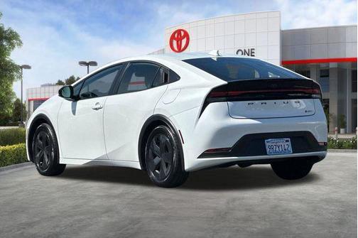 2025 Toyota Prius LE