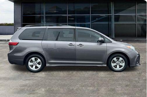 2020 Toyota Sienna LE